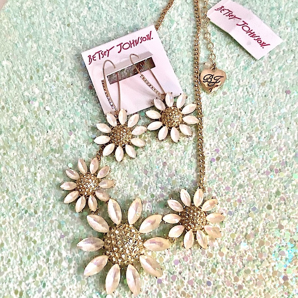 Betsey Johnson ‘Bee Mine’ Daisy Jewelry Set NWT!